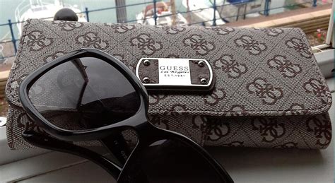 cómo saber si una bolsa guess es original|bolsa guess feminina.